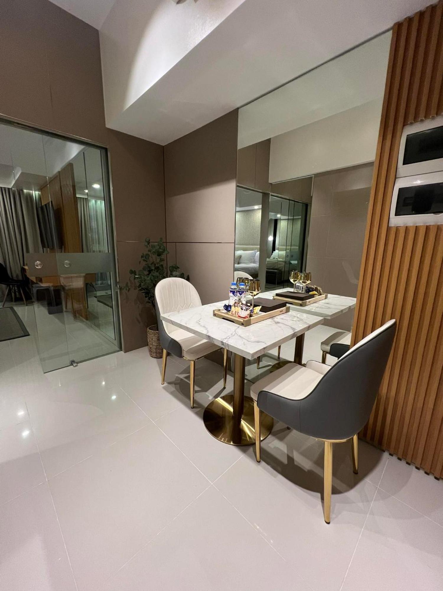 Hotel Vibe Condo At Uptown Parksuites Bgc 达义 外观 照片